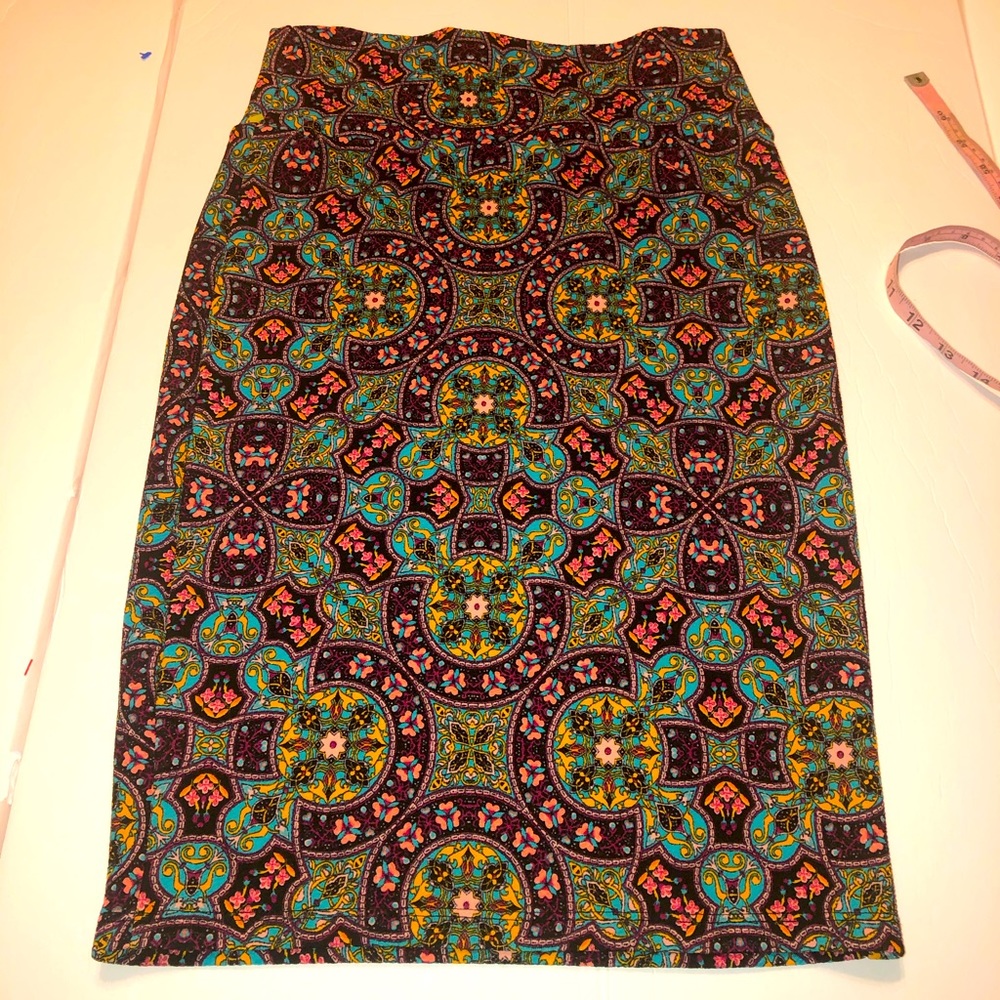LuLaRoe Pencil Skirt. Measurements and size chart in photos. XS